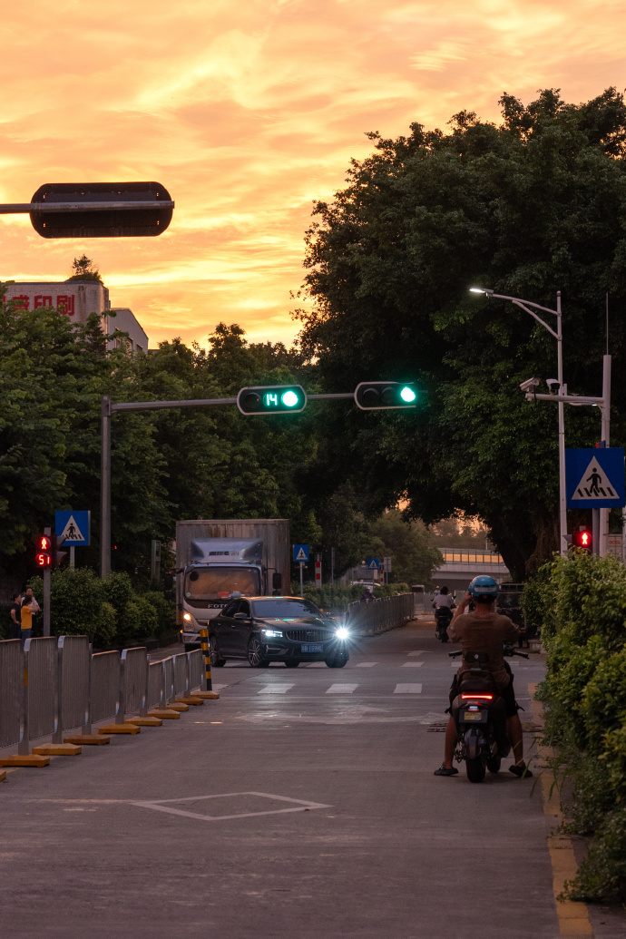 追赶一场晚霞，和今天好好道别。