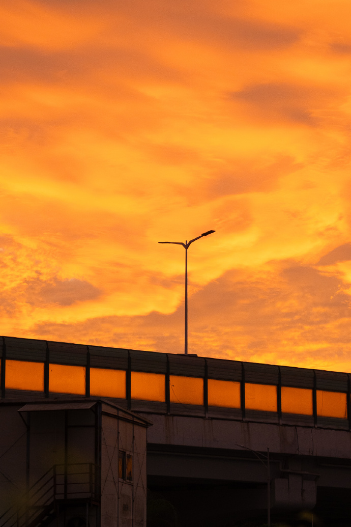 追赶一场晚霞，和今天好好道别。